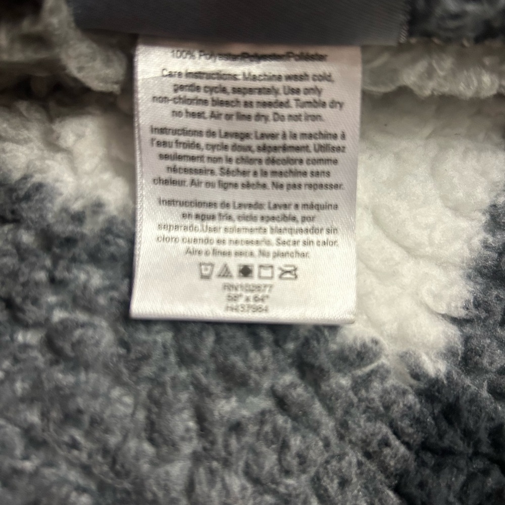 Berkshire Blanket & Home Co. Sherpa Buffalo Plaid Cape Wrap NWT - Picture 9 of 10